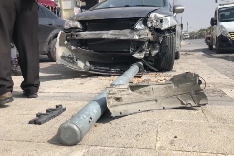 Fren yerine gaza basan acemi s&uuml;r&uuml;c&uuml; 3 yayayı ezdi