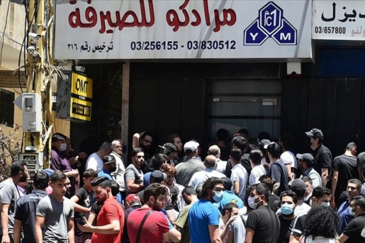 L&uuml;bnanlılar bankalardaki mevduatlarına bir yılı aşkın s&uuml;redir ulaşamıyor