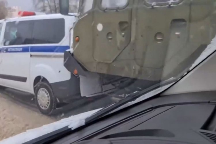 S-400 taşıyan ara&ccedil;lar zincirleme trafik kazasına karıştı