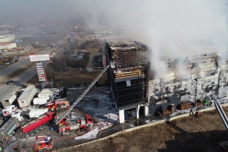 Gıda şirketinin deposunda korkutan yangın