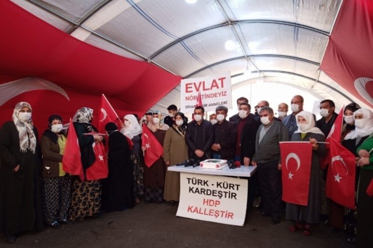 Evlat nöbetindeki aileler Cumhurbaşkanı Erdoğan'ın doğum gününü kutladı