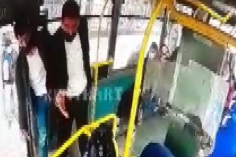 Tek HES kodu ile binmek i&ccedil;in ısrar edip, otob&uuml;s şof&ouml;r&uuml;n&uuml; darp ettiler!