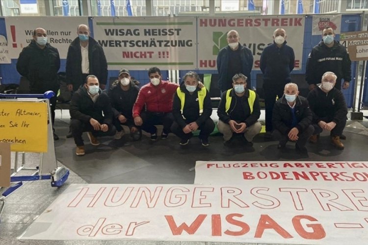 Frankfurt Havalimanı'nda Kovid-19 bahanesiyle işten çıkarılan 230 işçiden 5'i açlık grevine başladı