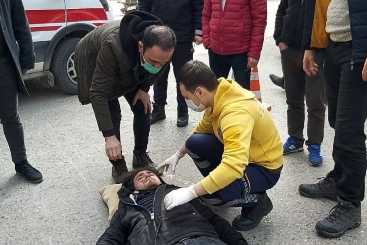 Motosiklet ile otomobil &ccedil;arpıştı