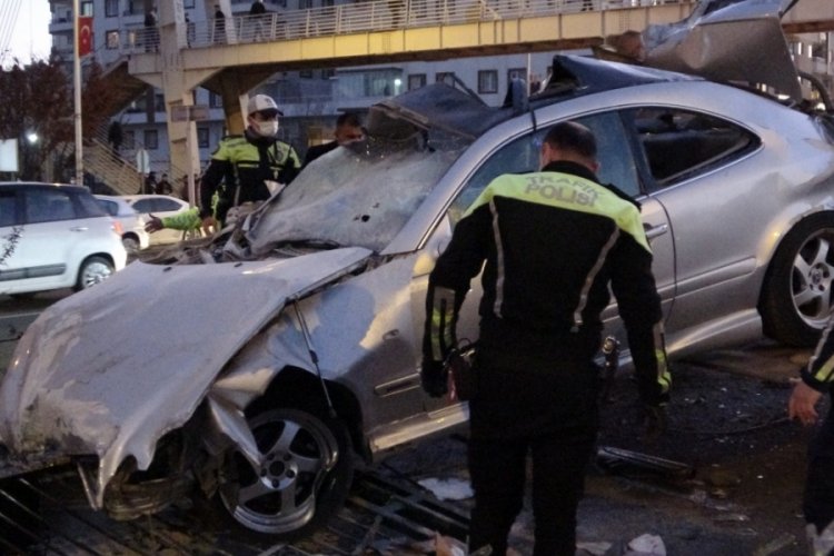 Diyarbakır'da feci kaza: 2'si ağır 3 yaralı