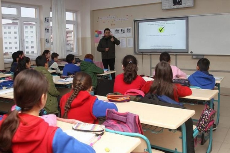 İstanbul Valiliği'nden okulların açılması ile ilgili açıklama geldi