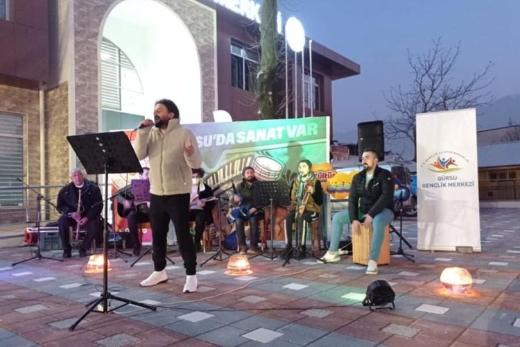 Bursa Gürsu Gençlik Merkezi'nden online canlı yayın sokak konseri