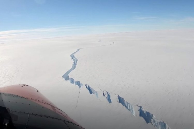 1270 kilometrekarelik dev buz kütlesi koptu