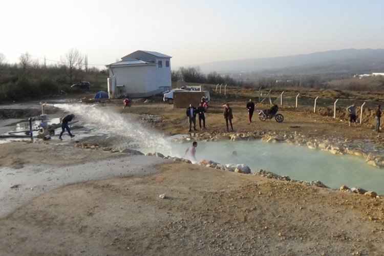 Bursa'da açık havada doğal termal havuz keyfi