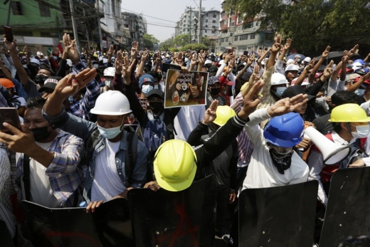 "Myanmar'daki protestolarda en az 18 kişi öldürüldü"