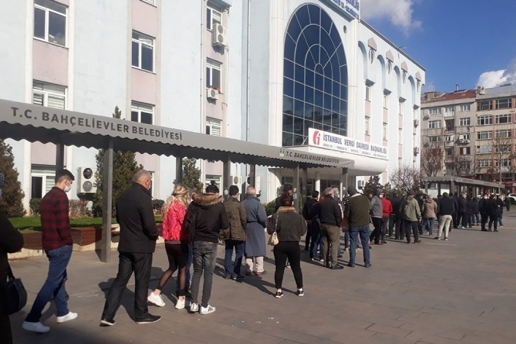 Vergi borcu yapılandırmasının son saatlerinde uzun kuyruklar oluştu