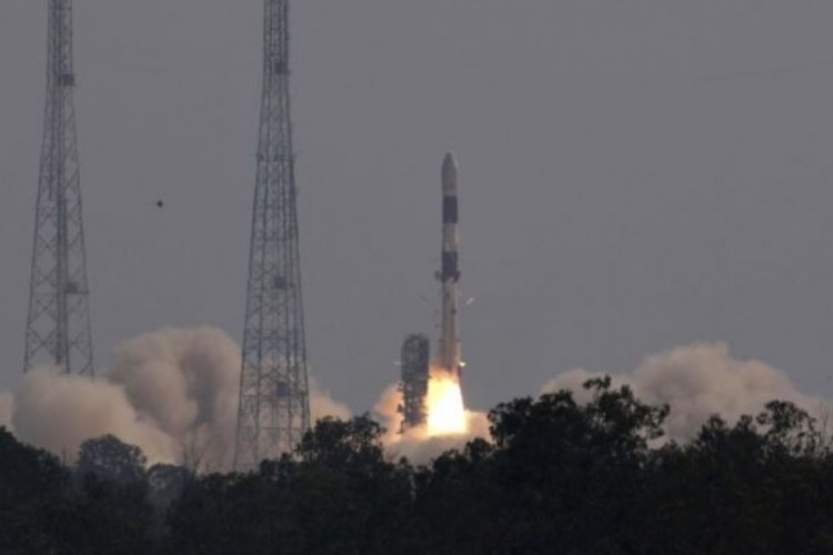 Hindistan, Brezilya'nın 'Amazonia-1' yer gözlem uydusunu uzaya fırlattı