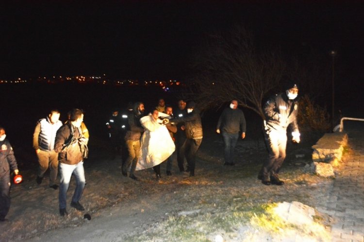 Denize atlayan alkoll&uuml; kadın zor anlar yaşattı