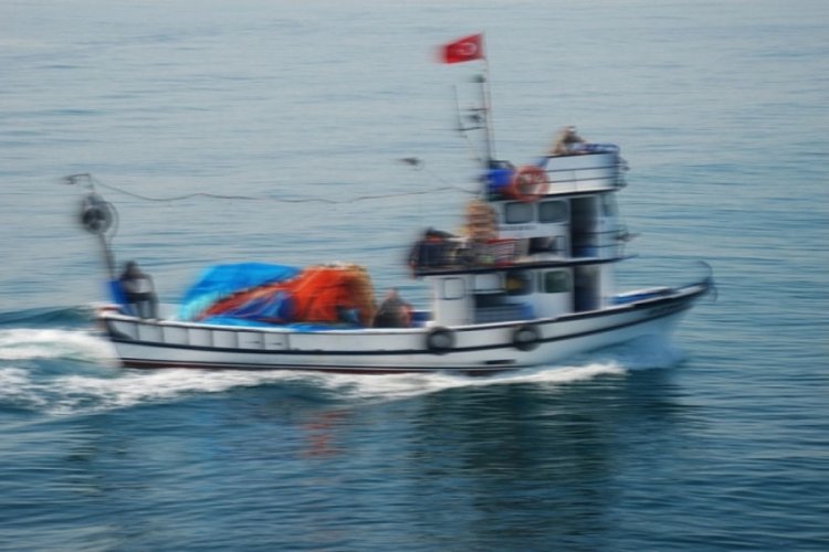 Balıkçı teknesi alabora oldu: Bir kişi kurtuldu, 2 kişi hayatını kaybetti
