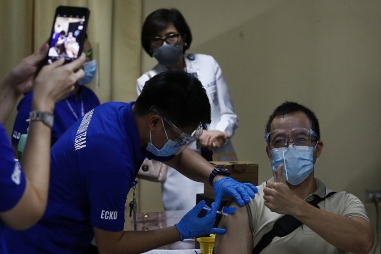 Filipinler'de aşılama başladı