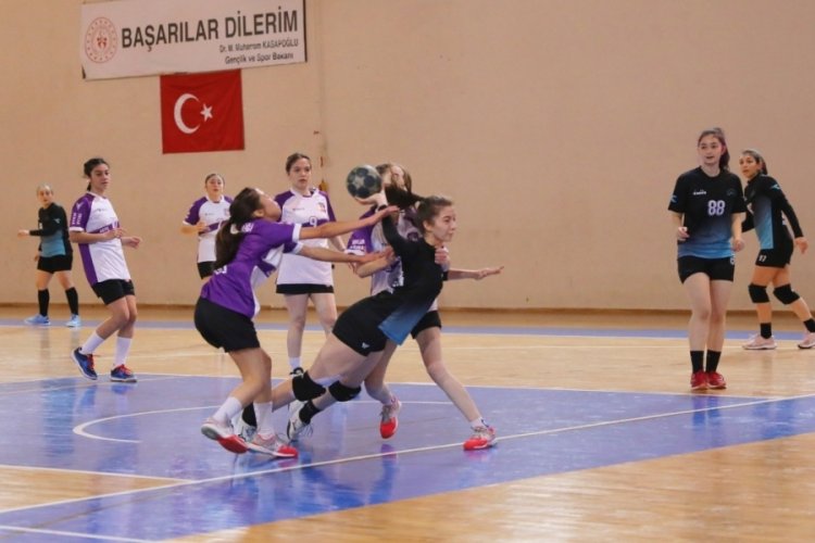 Bursa Mudanya Belediyespor Kadın Hentbol Takımı sert esti