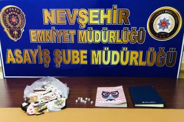 Sokağa &ccedil;ıkma kısıtlamasına kumar oynayan 13 kişi yakalandı