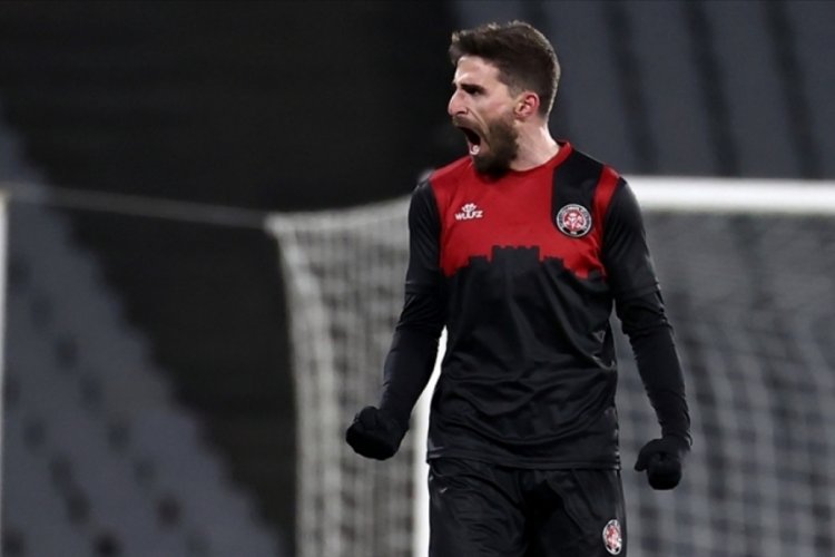 Borini: Fatih Karag&uuml;mr&uuml;k Avrupa'ya gitmek istiyor