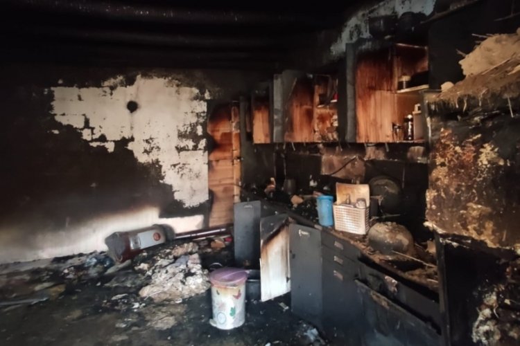 7 nüfuslu ailenin evi yangında kül oldu