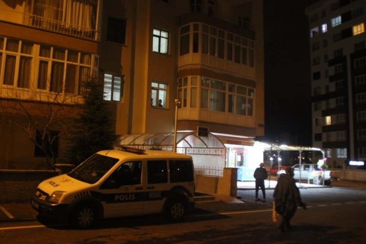 Evinde d&uuml;şen 2 &ccedil;ocuk annesi kadın hayatını kaybetti