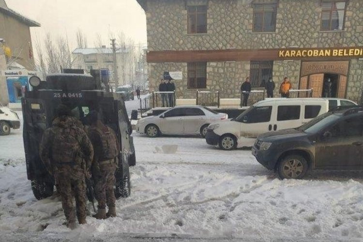 HDP'li Karaçoban Belediye Başkanı Halit Uğun ve şoförü gözaltına alındı