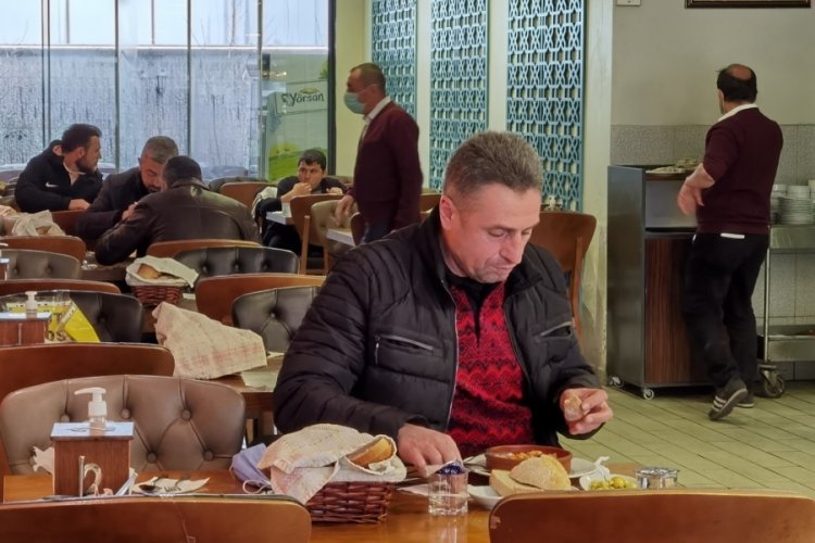 Bursa'da lokantalara giden vatandaşlar: Kuru fasulyeyi özledik