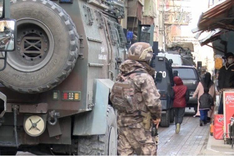 PKK'ya destek veren derneğe operasyon: 16 g&ouml;zaltı