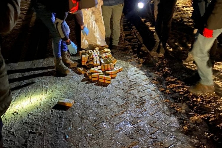 Çuvallarla toprağa gömülü 123 kilo eroini 'Barut' buldu