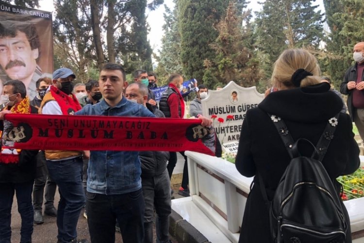 M&uuml;sl&uuml;m G&uuml;rses &ouml;l&uuml;m&uuml;n&uuml;n 8. yılında mezarı başında anıldı