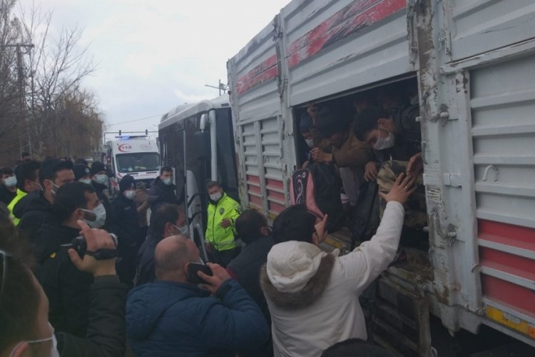 Bir kişinin öldüğü kaza sonrası TIR'dan tam 114 kaçak göçmen çıktı
