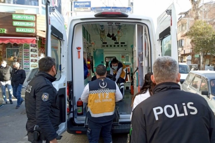 Karşıya ge&ccedil;mek isteyen alkoll&uuml; yayaya kamyonet &ccedil;arptı