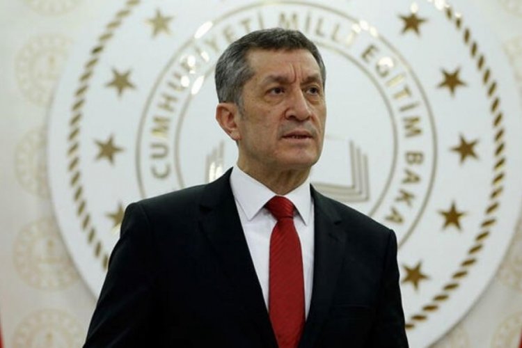Bakan Sel&ccedil;uk'tan &ouml;ğrenci ve &ouml;ğretmenlere duygusal mesaj
