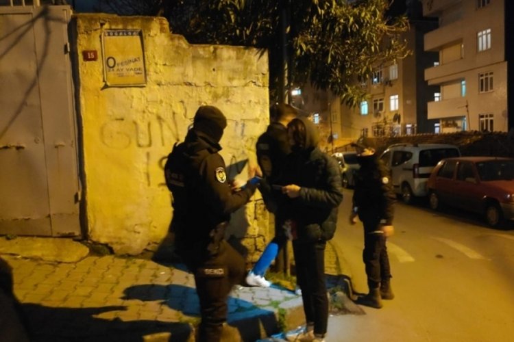 Polis, gece denetimlerinde uyuşturucu ele ge&ccedil;irdi