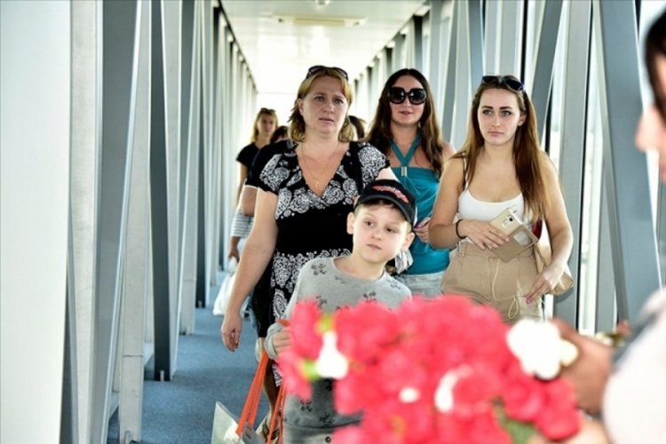 Rus turistlerin Türkiye talebi kısıtlamaların kısmen kaldırılmasıyla artışa geçti
