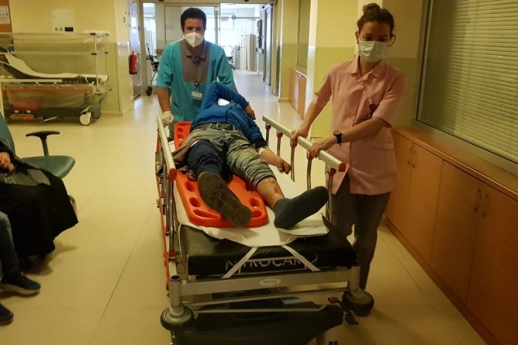 Bursa'da kamyonet ile çarpışan motosikletin sürücüsü yaralandı