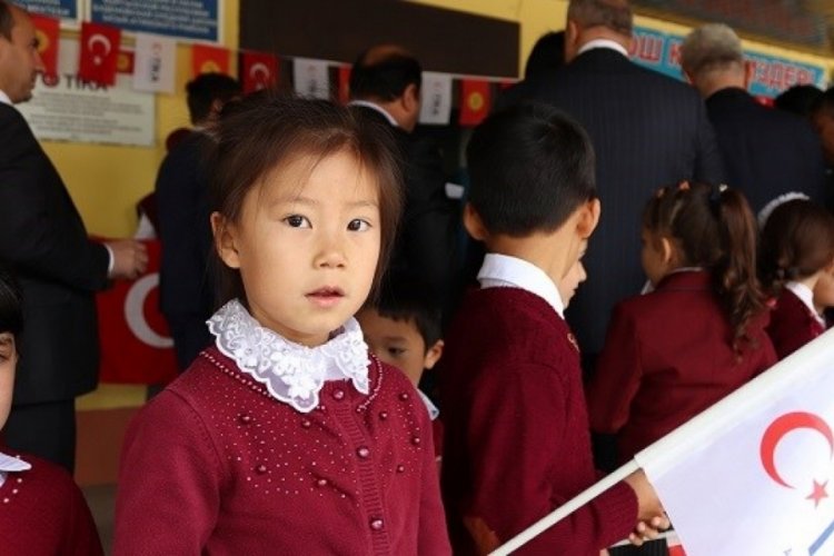 Kırgızistan'da 1 Nisan'dan itibaren tüm okullar açılacak
