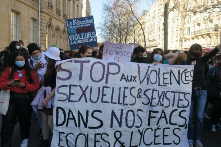 Taciz iddiaları Fransa'yı sokaklara döktü