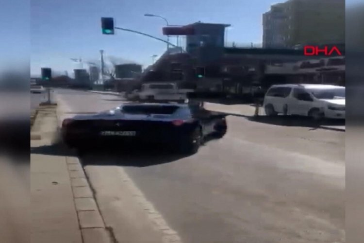 Milyonluk otomobiliyle ref&uuml;je &ccedil;ıktı