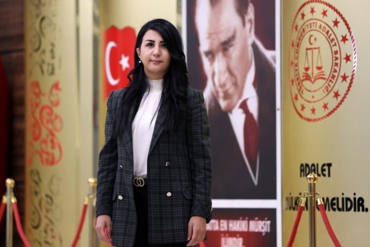 Türkiye'nin üç kadın başsavcısından biri olarak Bursa'da görevini sürdürüyor