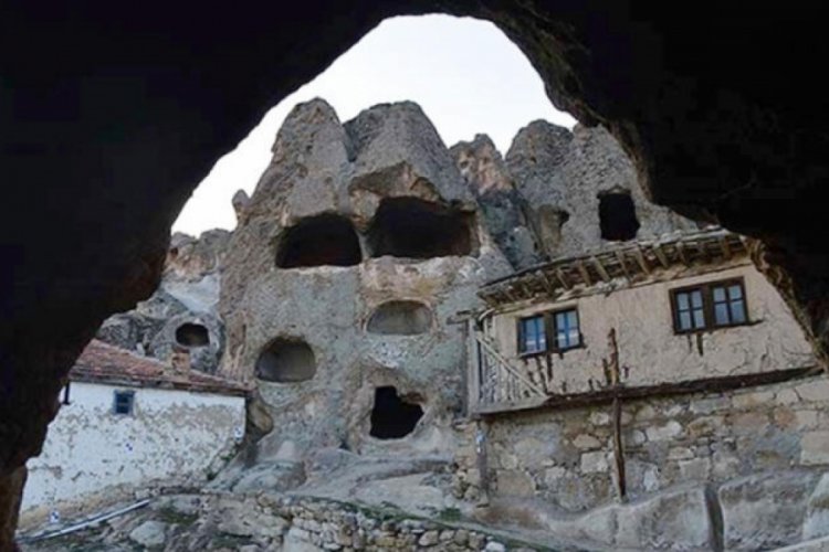 'Frigya'nın kalbi' Ayazini köyündeki mağaralar turistleri cezbediyor