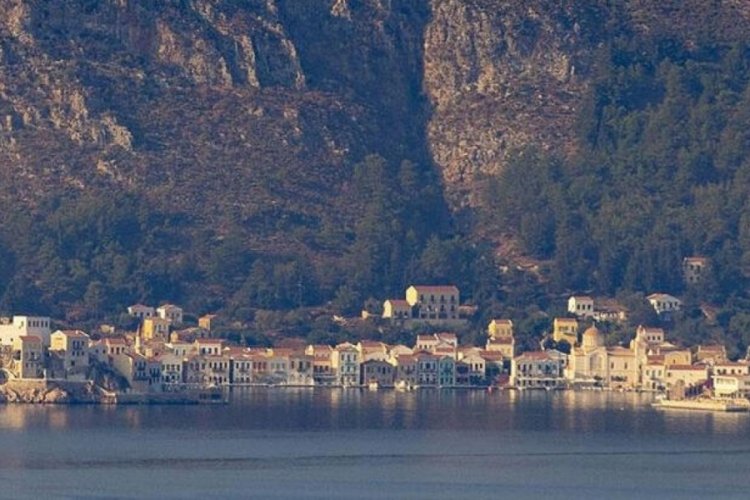 Yunanistan'dan yeni provokasyon: Meis'e h&uuml;cumbot konuşlandırdılar