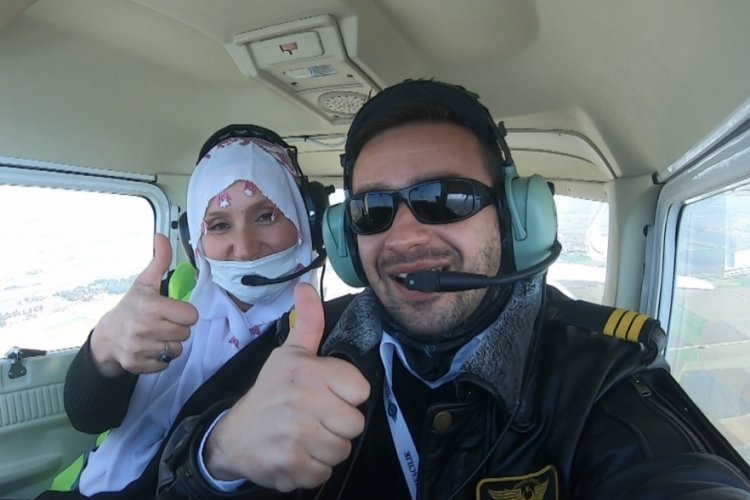 Bursa'da 3 kadın, tek motorlu uçakla şehir turu attı