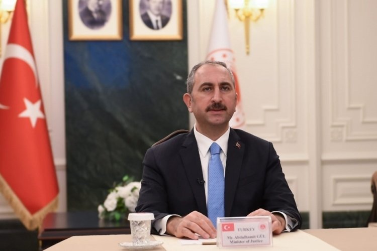 Kadına şiddet sorunu nasıl &ccedil;&ouml;z&uuml;l&uuml;r? Bakan G&uuml;l'den a&ccedil;ıklama