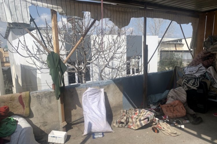 Halı silkelerken damdan d&uuml;şen hamile kadın &ouml;ld&uuml;