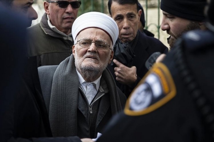 İsrail g&uuml;&ccedil;leri Mescid-i Aksa İmam Hatibi Şeyh Sabri'yi g&ouml;zaltına aldı