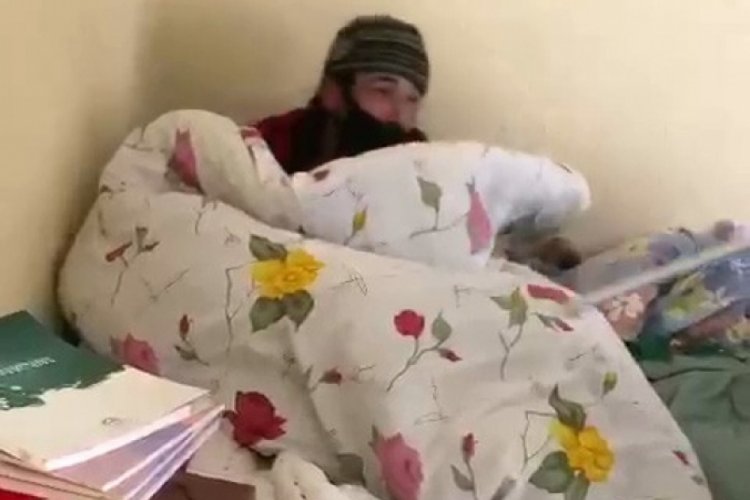 Yorganın altından hırsız &ccedil;ıktı