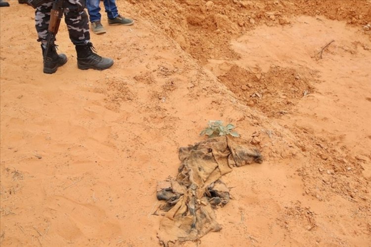 Libya'nın 'toplu mezarlar kenti' Terhune'de bir kabir daha bulundu