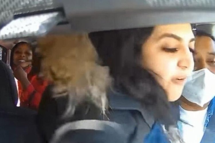 Kadın yolcular UBER s&uuml;r&uuml;c&uuml;s&uuml;ne saldırdı