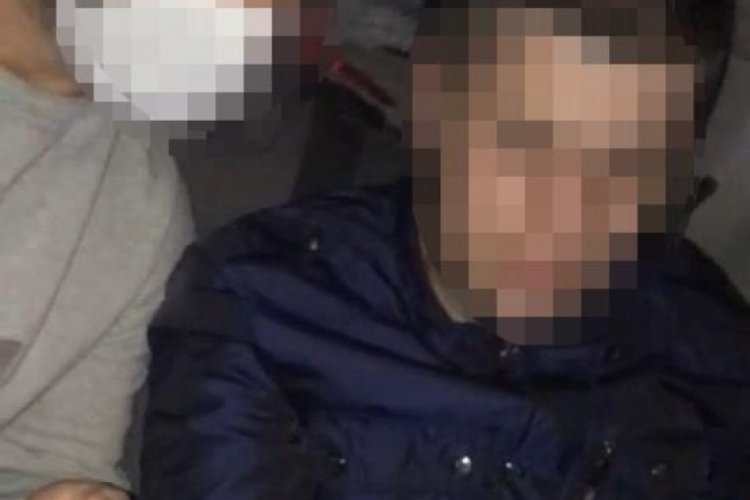 Ka&ccedil;ırdıkları kişiyi tehdit edip cep telefonuyla kaydettiler!
