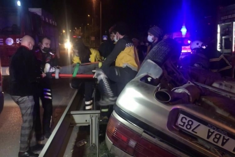 Ref&uuml;jde elektrik direklerini deviren s&uuml;r&uuml;c&uuml; takla attı
